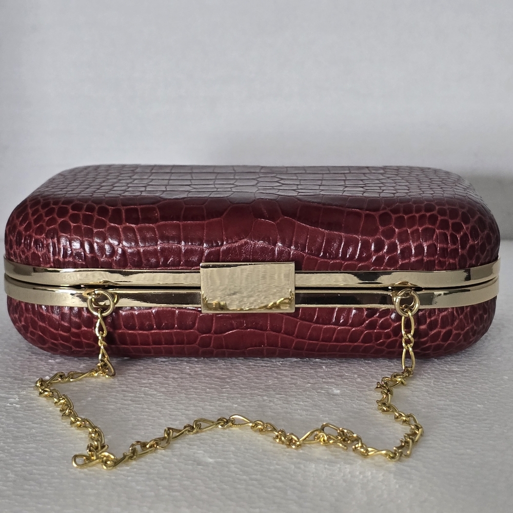 Banana Republic Burgundy Crocodile Embossed Leather Hardshell Gold Chain Clutch - Picture 5 of 8